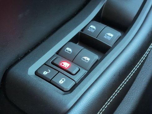 Used 2023 Jeep Grand Cherokee Limited w/ Black Appearance Package image 23