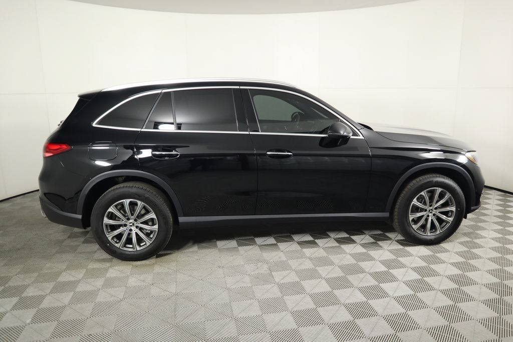 Used 2025 Mercedes-Benz GLC 300 image 4