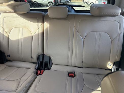 Used 2024 Ford Expedition Limited image 21