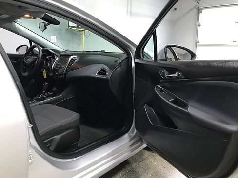 Used 2019 Chevrolet Cruze LS w/ LS Fleet Convenience Package FWD image 12