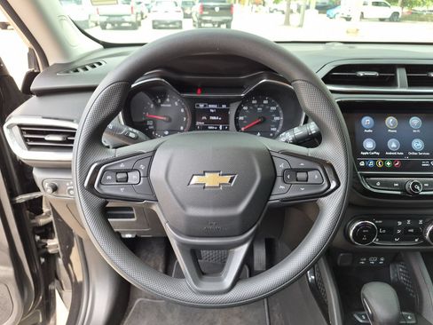 Used 2023 Chevrolet TrailBlazer LT w/ Convenience Package FWD image 11