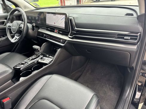 Used 2025 Kia Sportage EX w/ Premium Package FWD image 12