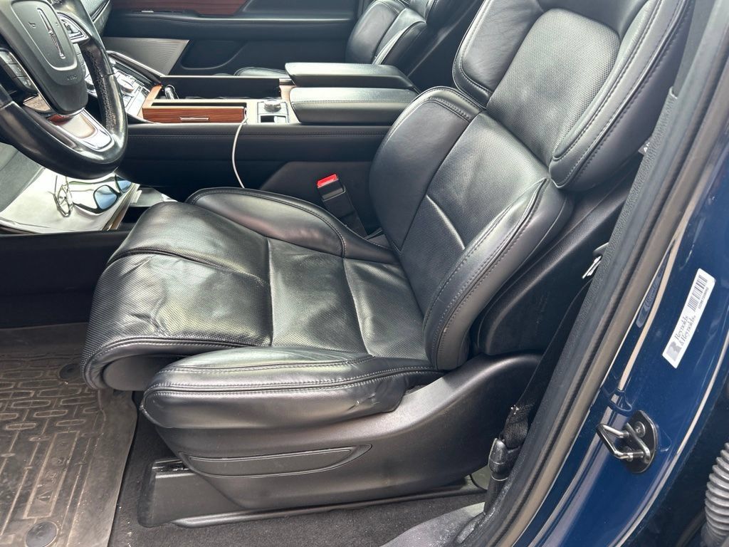 Used 2019 Lincoln Navigator Reserve AWD/4WD image 15