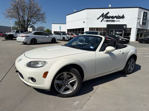 Used 2008 MAZDA MX-5 Miata Sport w/ Convenience Pkg image 4