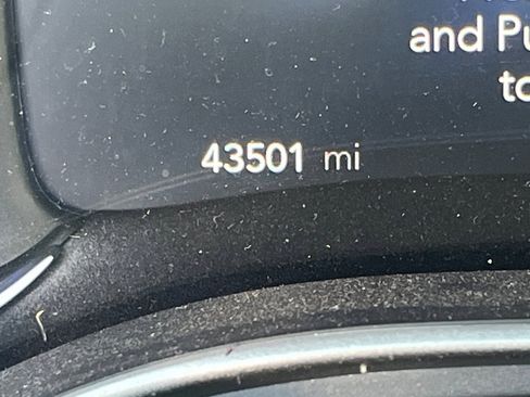 Used 2020 Chrysler Pacifica Touring-L w/ S Appearance Package image 8