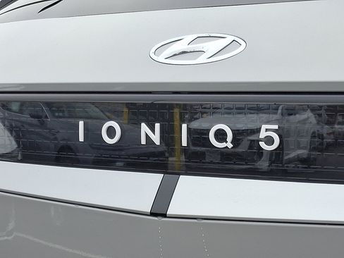 New 2024 Hyundai Ioniq 5 SEL image 11