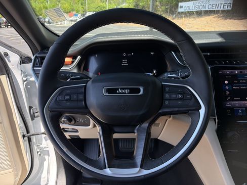 Used 2023 Jeep Grand Cherokee L Limited RWD image 31