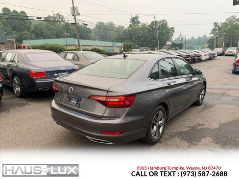 Used 2020 Volkswagen Jetta R-Line w/ R-Line Cold Weather Package FWD image 4