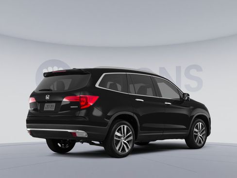 Used 2017 Honda Pilot Touring image 4