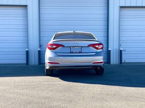 Used 2015 Hyundai Sonata SE FWD image 6