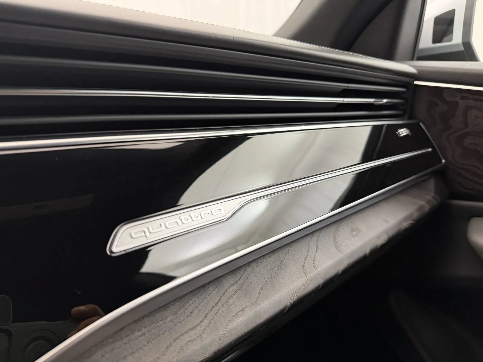 Used 2019 Audi Q8 Prestige AWD/4WD image 13