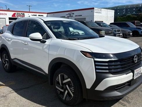 Used 2025 Nissan Kicks SV image 6