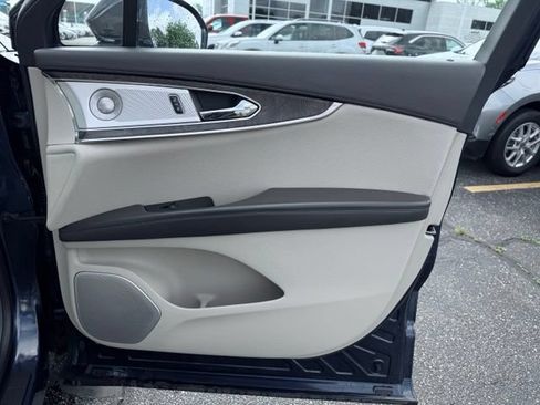 Used 2017 Lincoln MKX Reserve w/ Luxury Package AWD/4WD image 18