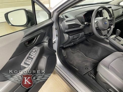 Used 2025 Subaru Crosstrek 2.0i Premium image 9