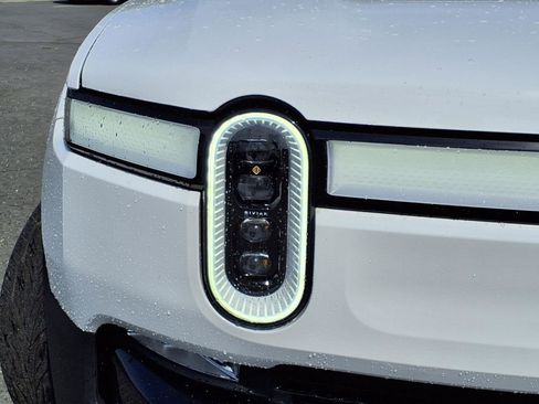 Used 2024 Rivian R1S Adventure AWD/4WD image 14