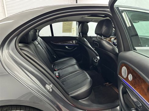 Used 2018 Mercedes-Benz E 300 4MATIC image 16
