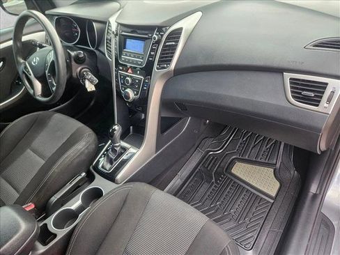 Used 2017 Hyundai Elantra GT image 20