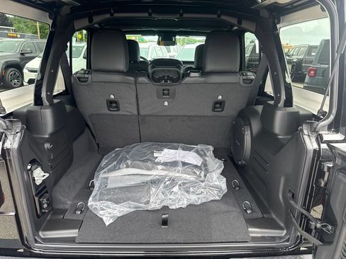New 2026 Jeep Wrangler Unlimited Sahara AWD/4WD image 20