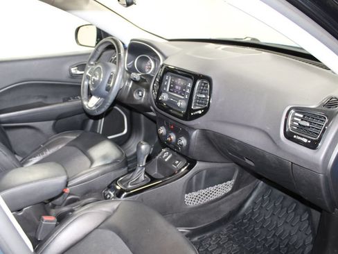 Used 2018 Jeep Compass Latitude FWD image 27