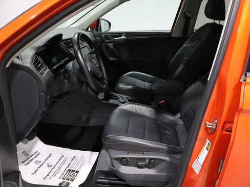 Used 2018 Volkswagen Tiguan SEL Premium w/ 3rd Row Seat Package image 11