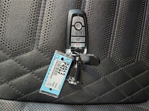 Used 2023 Ford Escape Platinum w/ Premium Technology Package image 40