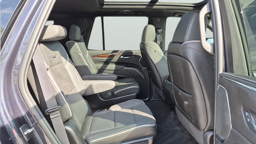 Used 2024 Cadillac Escalade Premium Luxury AWD/4WD image 29