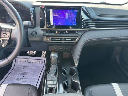 Used 2025 Toyota Camry SE image 12