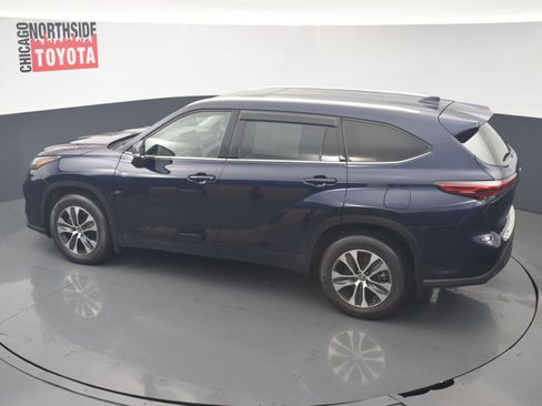 Used 2022 Toyota Highlander XLE AWD/4WD image 24