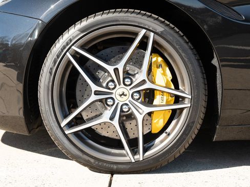 Used 2016 Ferrari California T image 11