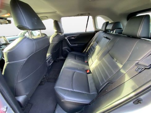 Used 2020 Toyota RAV4 Limited image 13