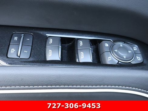 Used 2022 Cadillac Escalade Premium Luxury w/ Performance Package image 15