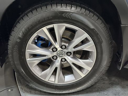 Used 2015 Toyota Highlander XLE image 18