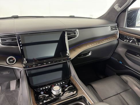 Used 2023 Jeep Grand Wagoneer L Series II image 4