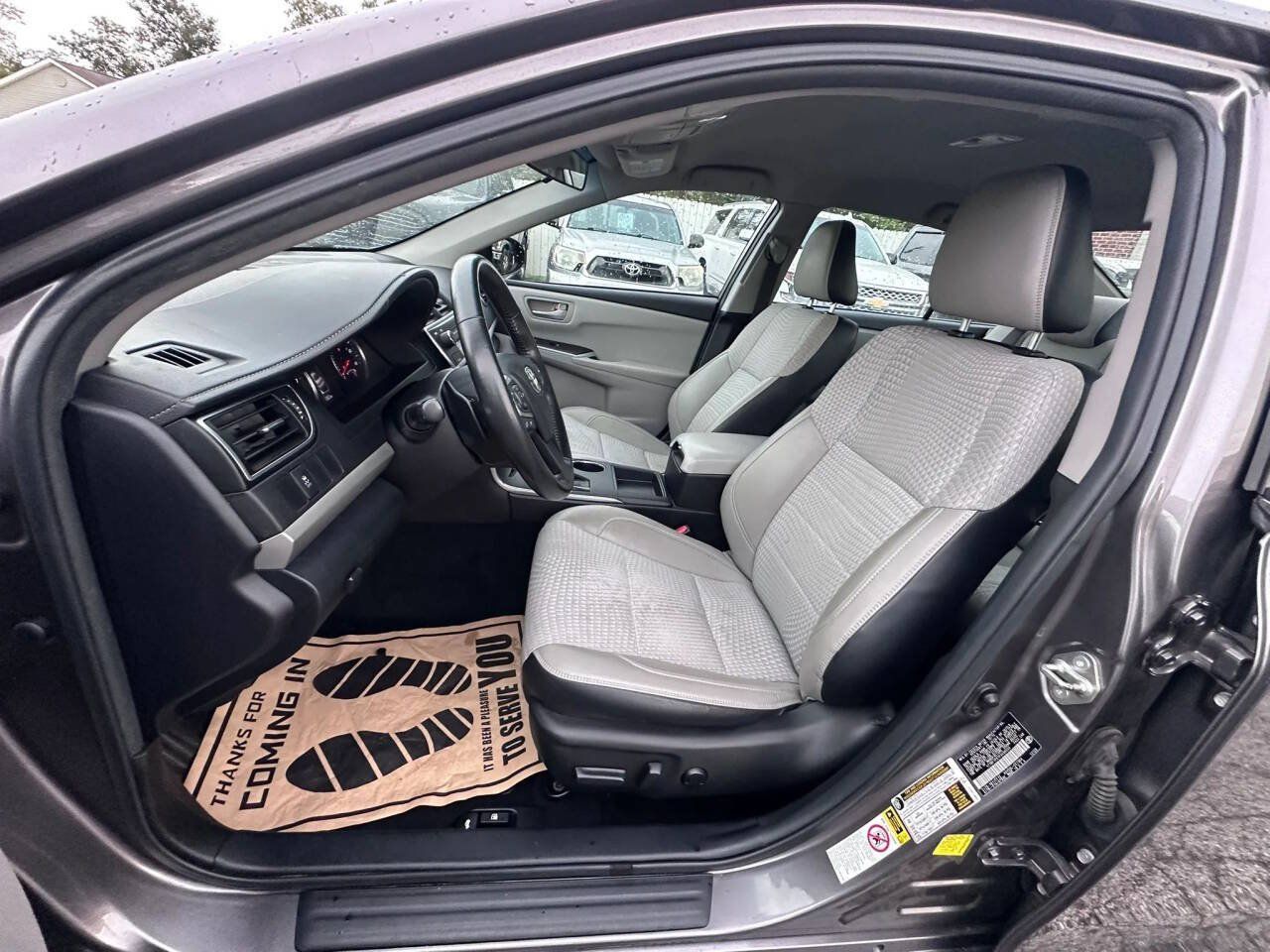 Used 2015 Toyota Camry SE FWD image 10