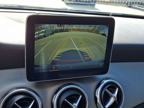 Used 2018 Mercedes-Benz GLA 250 image 18