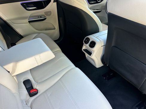 Used 2024 Mercedes-Benz GLC 300 4MATIC image 33