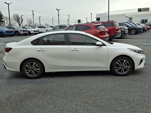 Used 2022 Kia Forte LXS image 7