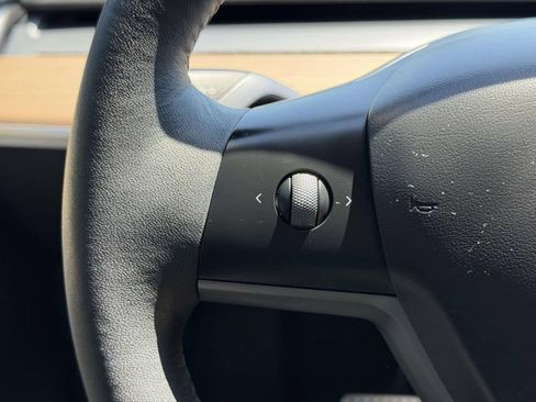 Used 2023 Tesla Model Y Long Range AWD/4WD image 6