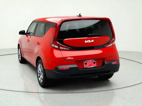 Certified 2022 Kia Soul LX FWD image 4