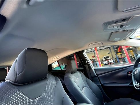Used 2021 Toyota Prius LE image 18