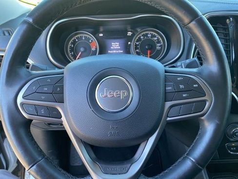 Used 2019 Jeep Cherokee Limited FWD image 18