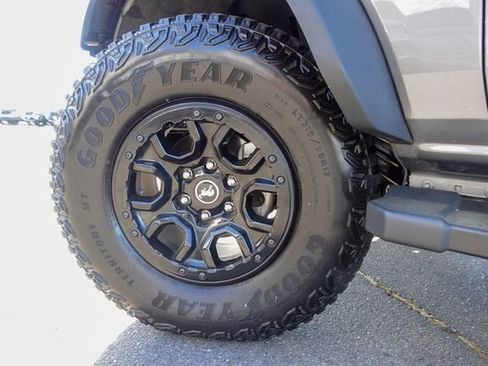 Used 2022 Ford Bronco Wildtrak image 11