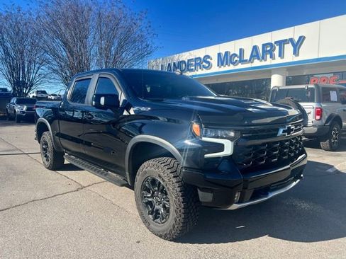 Used 2023 Chevrolet Silverado 1500 ZR2 w/ Technology Package image 2