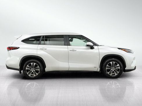 Certified 2026 Toyota Highlander XLE AWD/4WD image 6