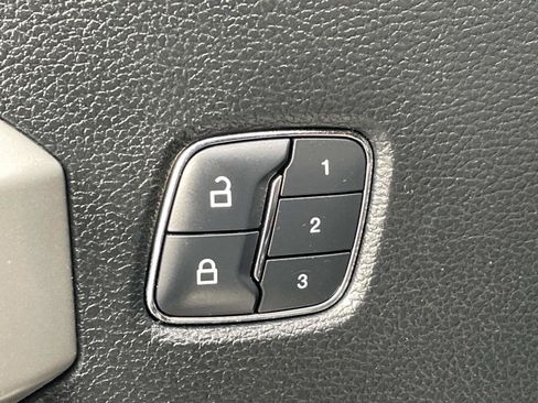 Used 2017 Ford F150 Lariat w/ Equipment Group 502A Luxury AWD/4WD image 16