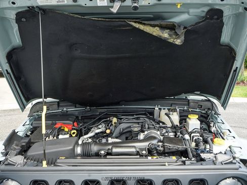 Used 2023 Jeep Gladiator Sport AWD/4WD image 16