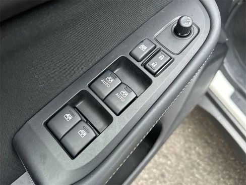 Used 2019 Subaru Outback 2.5i Premium image 16