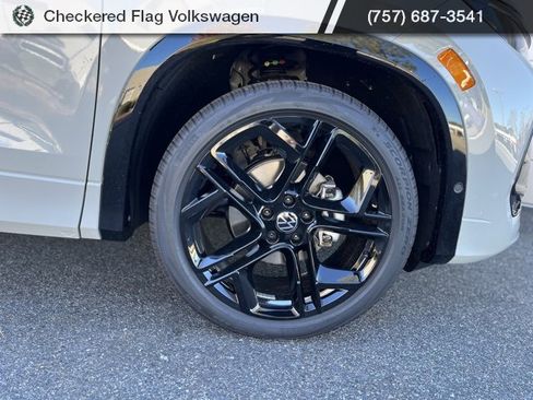 New 2026 Volkswagen Tiguan SE R-Line image 3