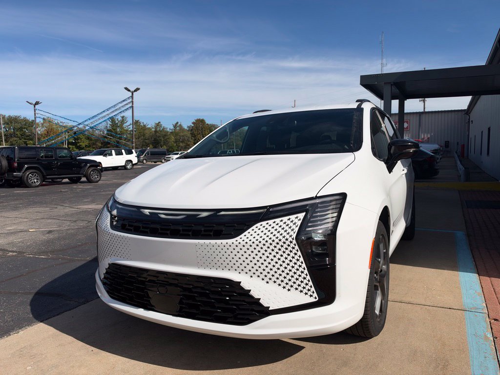 New 2027 Chrysler Pacifica Select AWD/4WD image 2