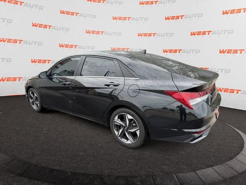 Used 2022 Hyundai Elantra SEL w/ Convenience + Premium Package FWD image 3